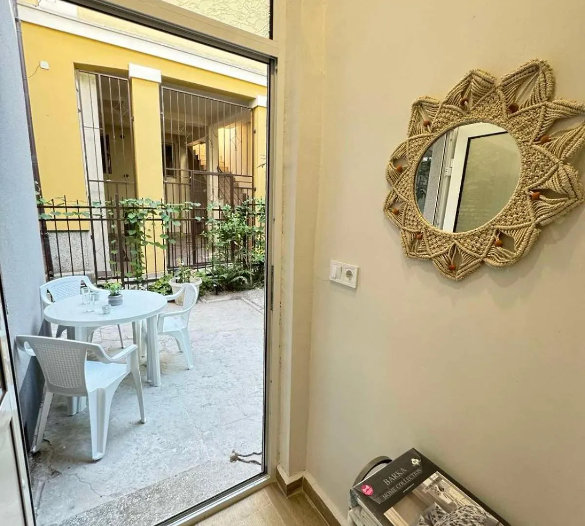 Apartment Compass- Super Center Burgas 0*,